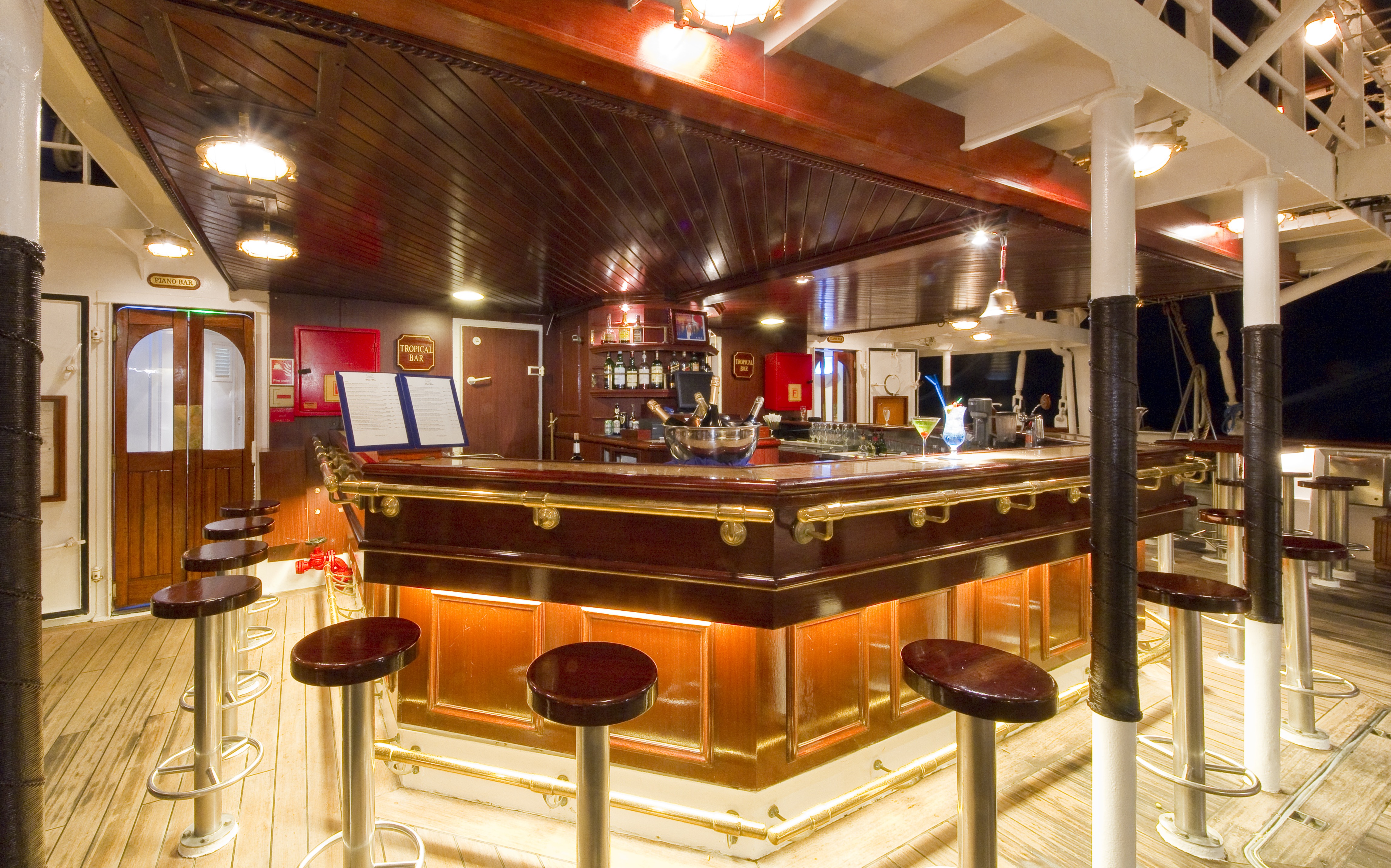 Star Clippers Star Clipper & Star Flyer Interior Tropical bar.jpg